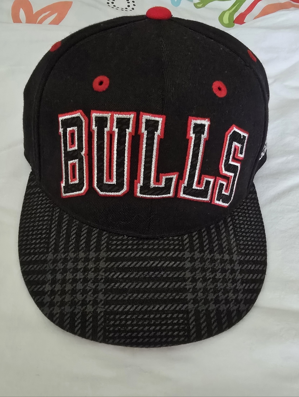 Addidas 210 Fitted By Flexfit Official NBA Chicago Bulls Hat Size 7 1/4 - 7 5/8